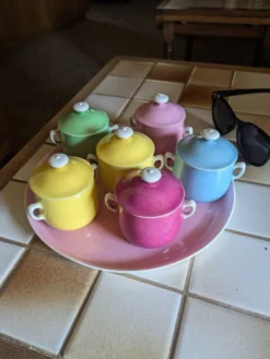 6 petits pots de crème en porcelaine de limoges avec plateau