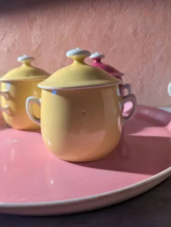 6 petits pots de crème en porcelaine de limoges avec plateau