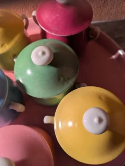 6 petits pots de crème en porcelaine de limoges avec plateau