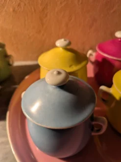 6 petits pots de crème en porcelaine de limoges avec plateau