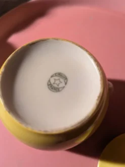 6 petits pots de crème en porcelaine de limoges avec plateau