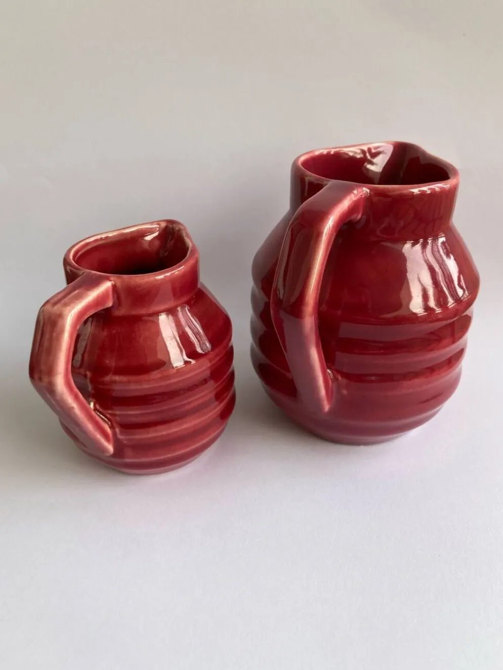 2 petits pots à lait et à crème Onnaing art déco rouge