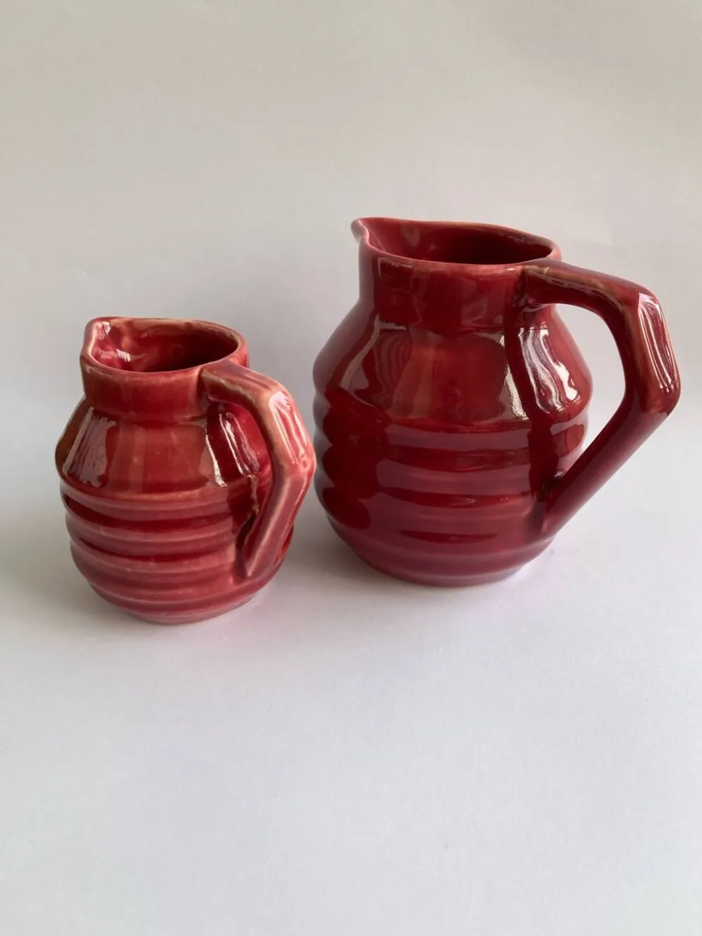 2 petits pots à lait et à crème Onnaing art déco rouge