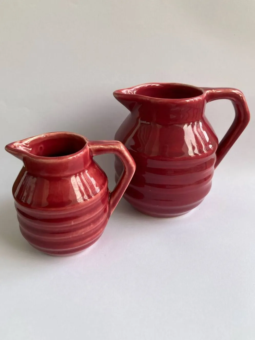 2 petits pots à lait et à crème Onnaing art déco rouge