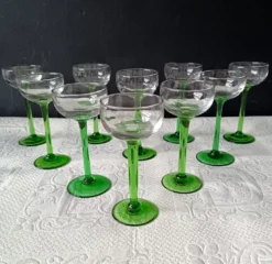 10 petits VERRES 5 cl à pied vert émeraude