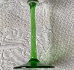 10 petits VERRES 5 cl à pied vert émeraude