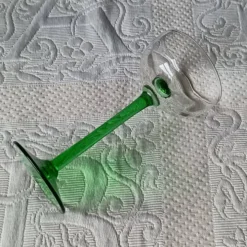 10 petits VERRES 5 cl à pied vert émeraude