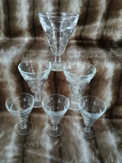 6 petits verres à pieds vintages Duralex