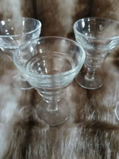 6 petits verres à pieds vintages Duralex