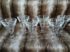 6 petits verres à pieds vintages Duralex