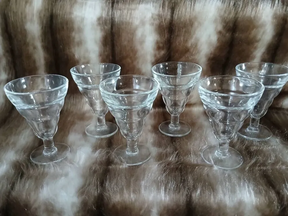 6 petits verres à pieds vintages Duralex