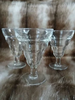 6 petits verres à pieds vintages Duralex