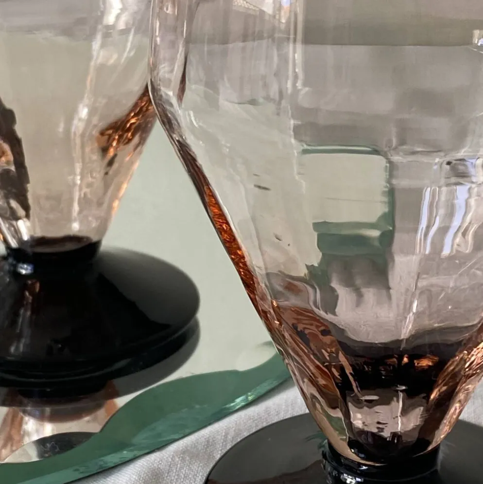 6 petits verres à vin ou à eau art déco rose et pied noir 7 cl