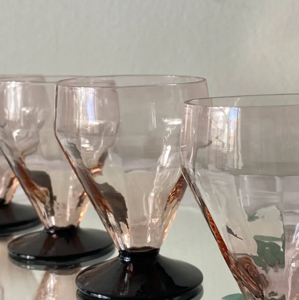 6 petits verres à vin ou à eau art déco rose et pied noir 7 cl