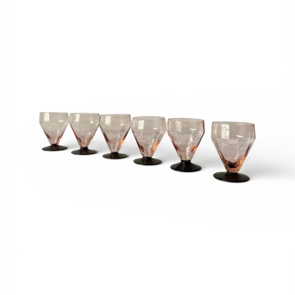 6 petits verres à vin ou à eau art déco rose et pied noir 7 cl