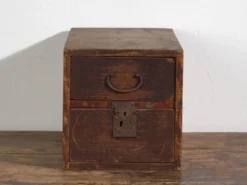 Petit tansu japonais ancien – Période Meiji/Taishō (circa 1880–1920)