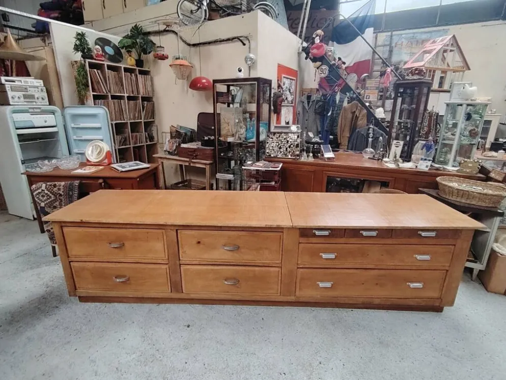 Pièce unique : grand meuble d'atelier en bois massif à 9 tiroirs
