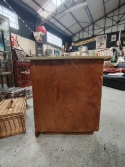 Pièce unique : grand meuble d'atelier en bois massif à 9 tiroirs