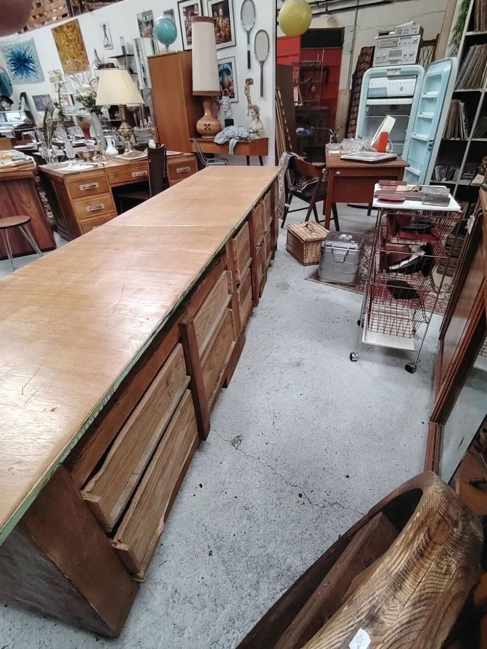 Pièce unique : grand meuble d'atelier en bois massif à 9 tiroirs