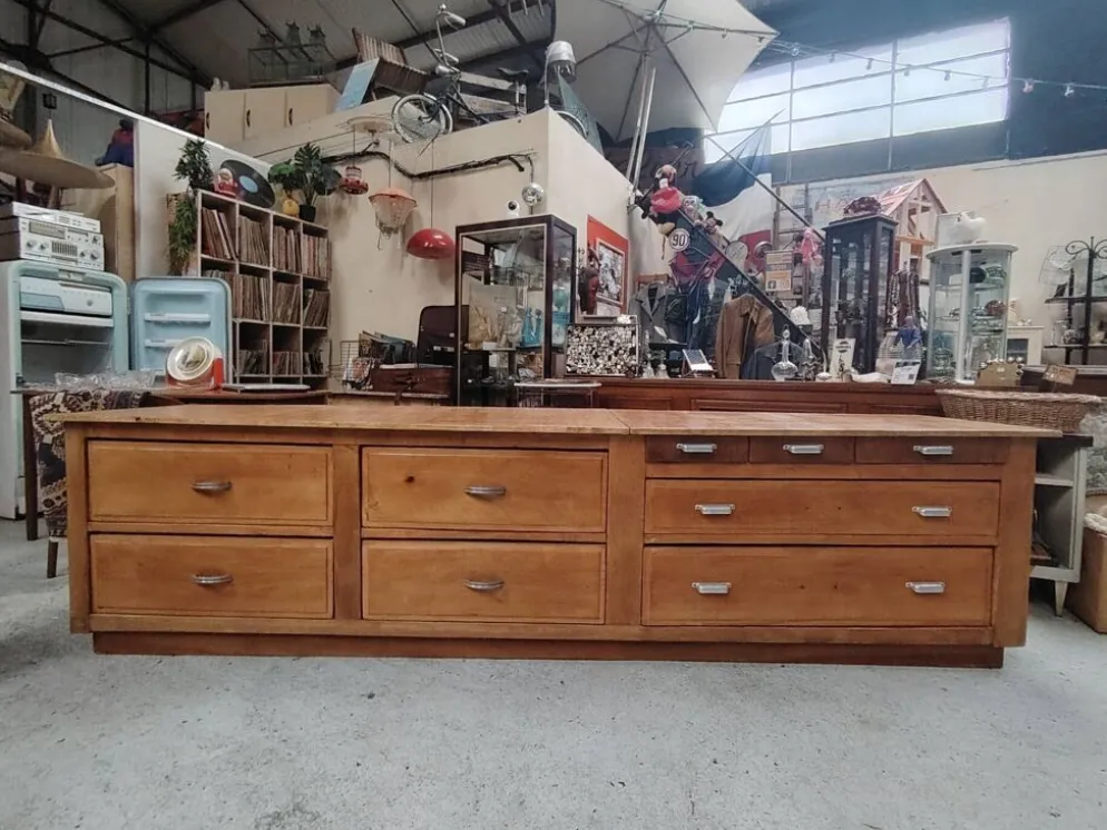 Pièce unique : grand meuble d'atelier en bois massif à 9 tiroirs