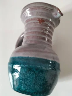 Pichet Accolay en céramique émaillée, circa 1955–1965.