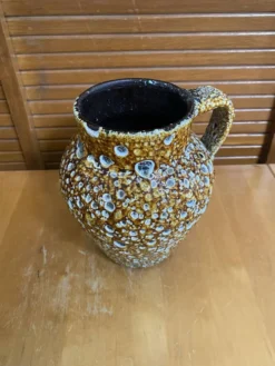 Pichet ancien cyclope style charles cart céramique fat lava jaune vint