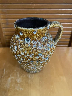 Pichet ancien cyclope style charles cart céramique fat lava jaune vint
