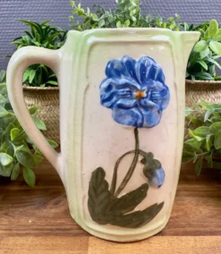 Pichet ancien en céramique décor floral bleu vintage