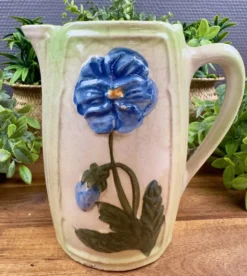Pichet ancien en céramique décor floral bleu vintage