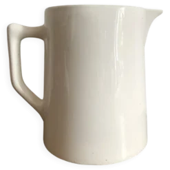 Pichet ancien en faïence blanche