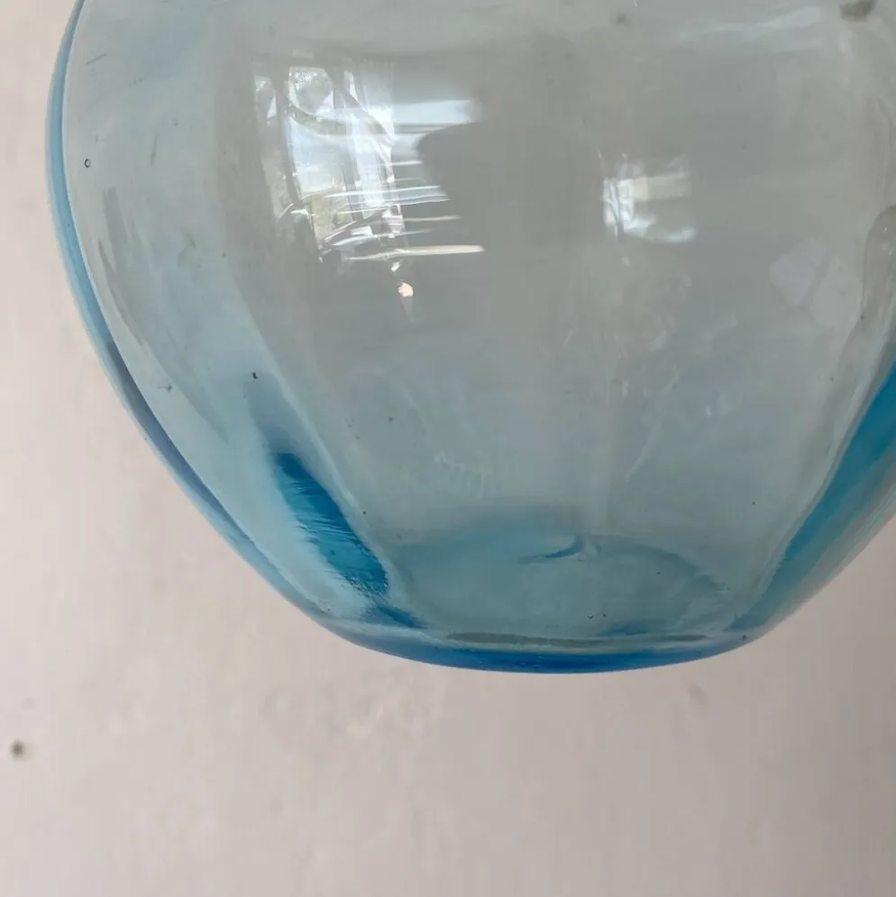 Pichet ancien en verre et plateau