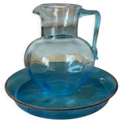 Pichet ancien en verre et plateau