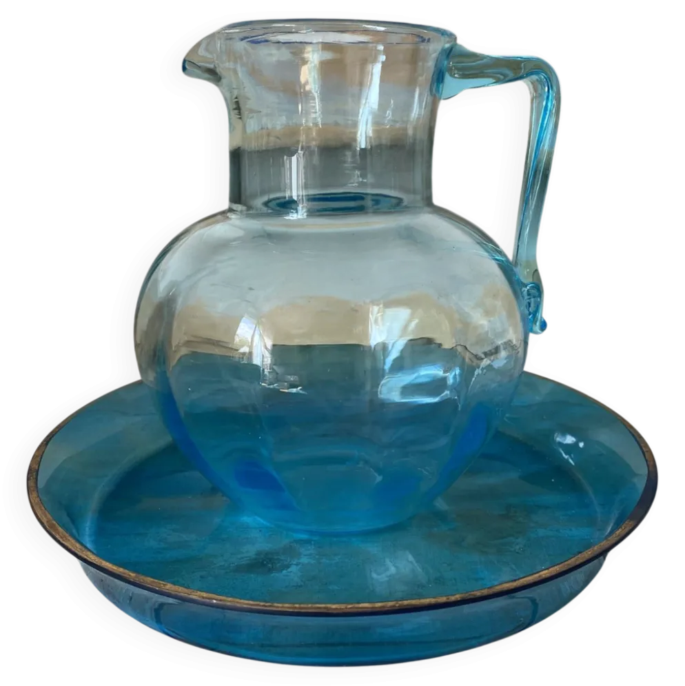 Pichet ancien en verre et plateau