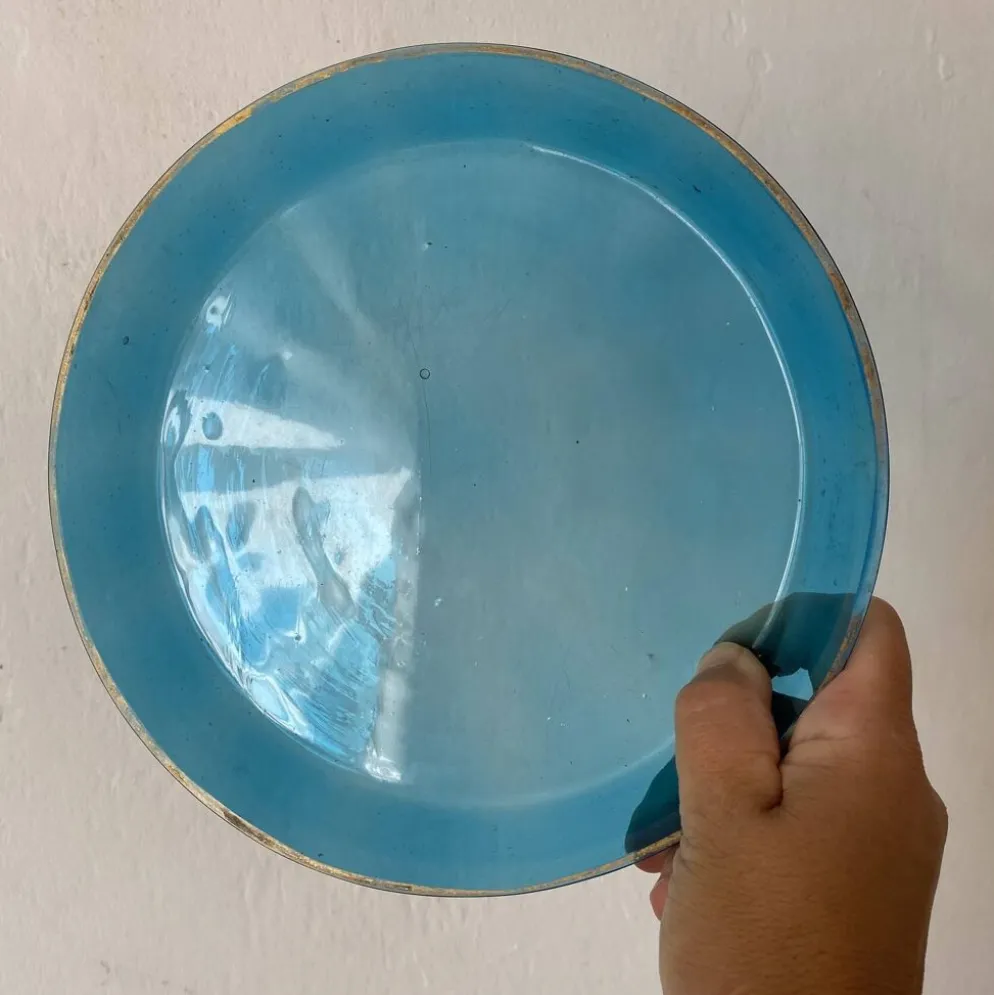 Pichet ancien en verre et plateau