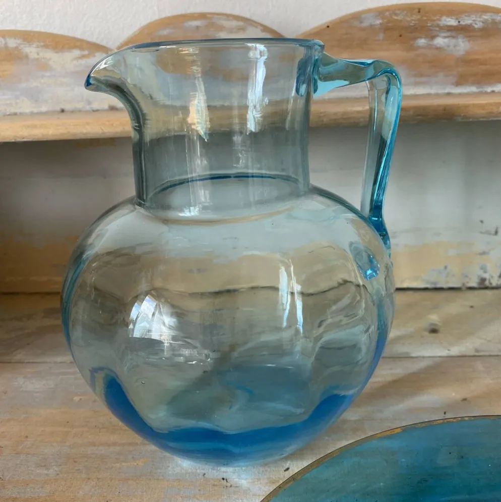 Pichet ancien en verre et plateau