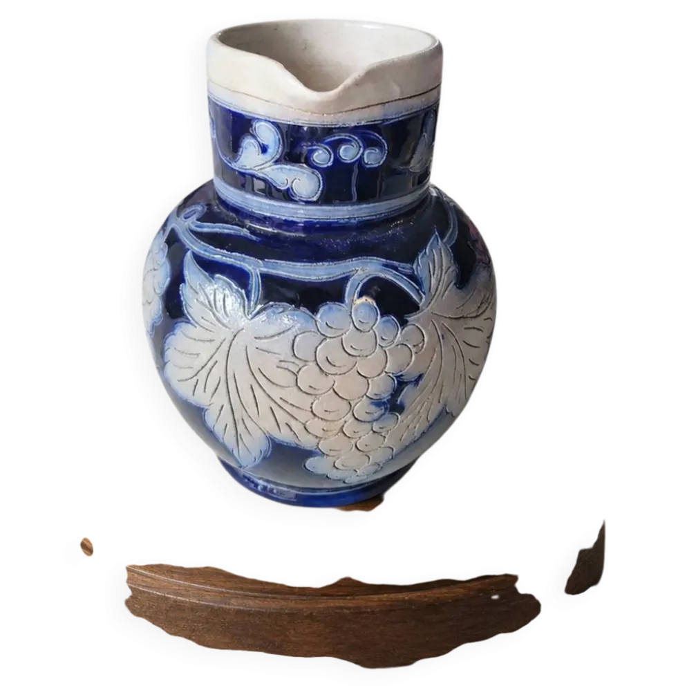 Pichet ancien Reinhold Merkelbach Grenzhausen – Grès bleu cobalt – Décor ra
