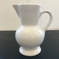 Pichet blanc classique