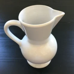 Pichet blanc classique
