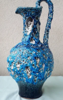 Pichet bleu en céramique fat lava