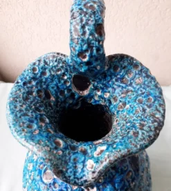 Pichet bleu en céramique fat lava