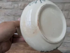 Pichet broc à eau en terre de fer à décor floral bleu