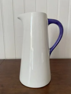 Pichet carafe en céramique blanc et bleu