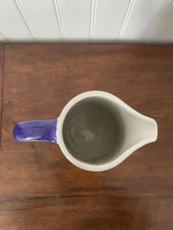 Pichet carafe en céramique blanc et bleu