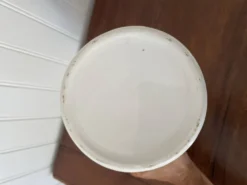 Pichet carafe en céramique blanc et bleu