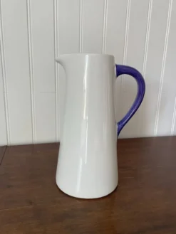 Pichet carafe en céramique blanc et bleu