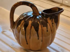 Pichet citrouille vintage en terre cuite vernissée, années 30