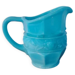 Pichet , crémier en opaline vintage
