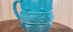 Pichet , crémier en opaline vintage