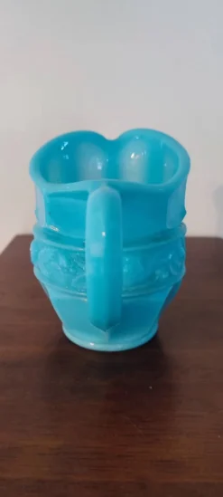 Pichet , crémier en opaline vintage