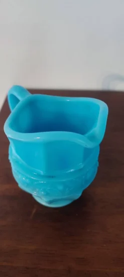 Pichet , crémier en opaline vintage